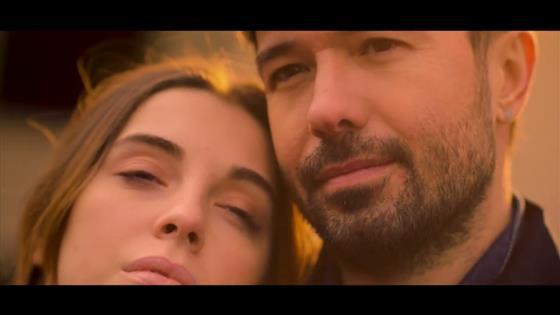 Yalın Deva Bize Sevişler