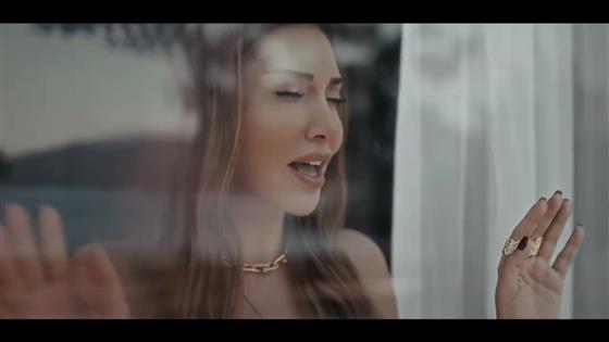 Ebru Yaşar Yine Çalıyor